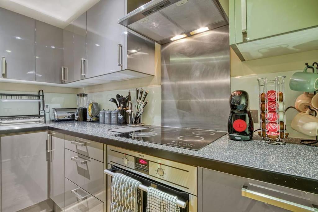 Tranquil 2 Bedroom In Southwark- Zone 1 Apartment
