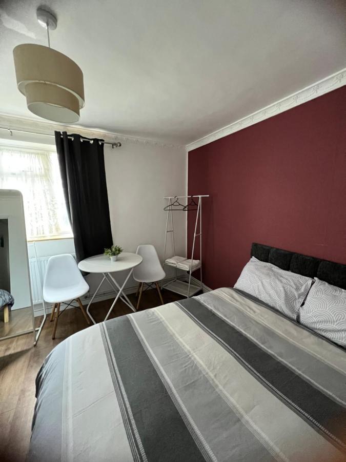 Large With Two Bed In