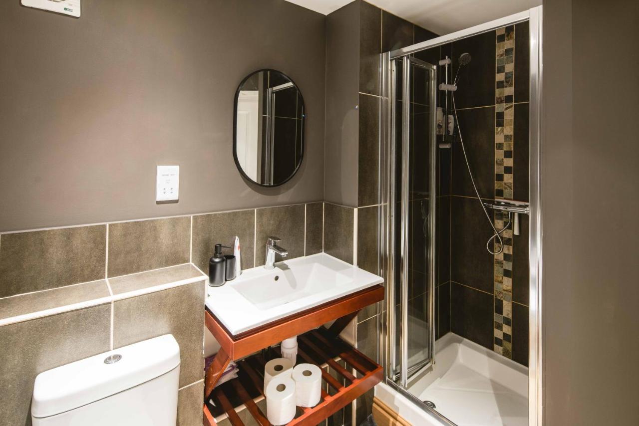 Canary Wharf 2-bed Luxury Haven * Londen