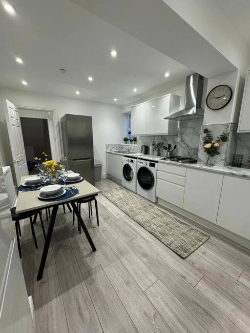 Modern 5 Bed Near Excel -big Ben Vakantiehuis *
