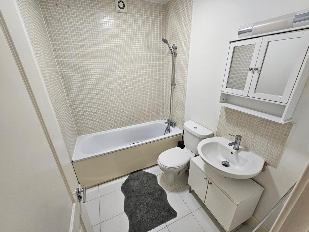 2bdr Islington Close To Station London