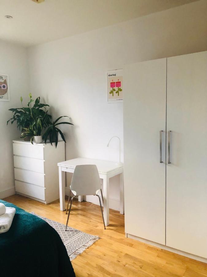 20 Min To London- 2 Bedrooms Apartment London