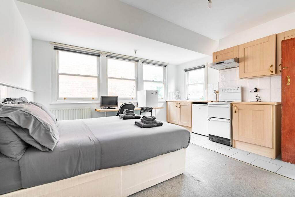 Apartment Finchley Road 13