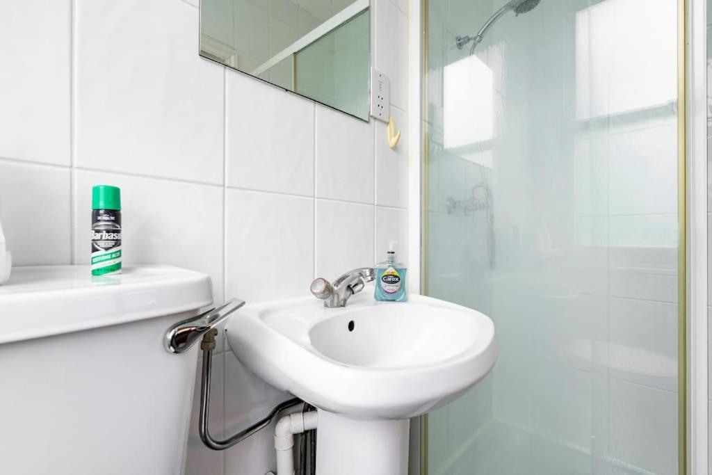 Apartment Finchley Road 13 *