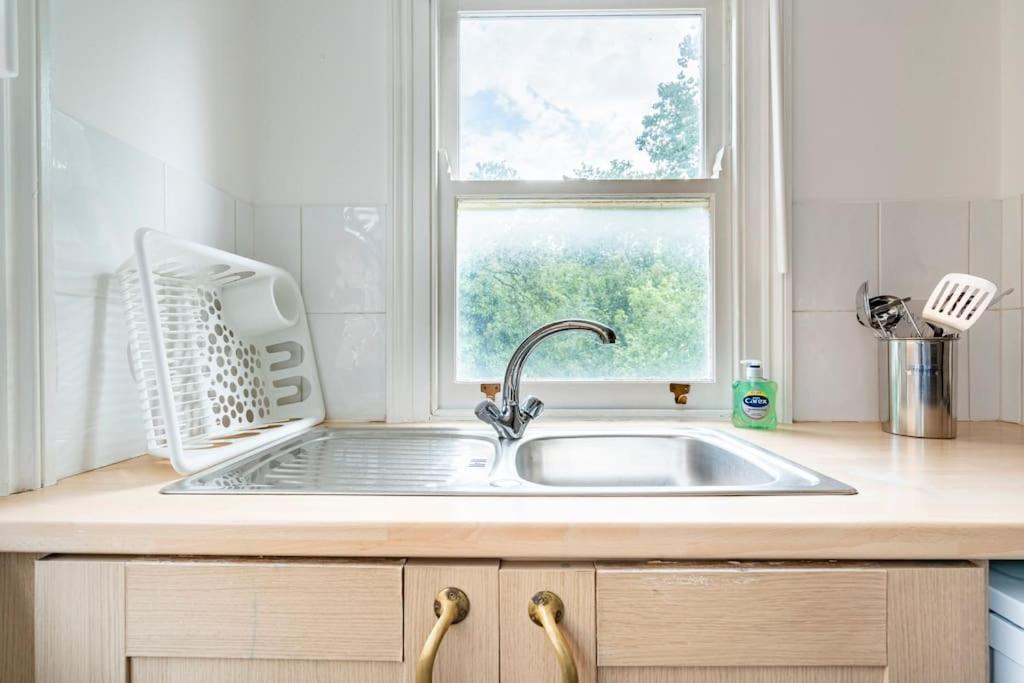 Apartment Finchley Road 13 *