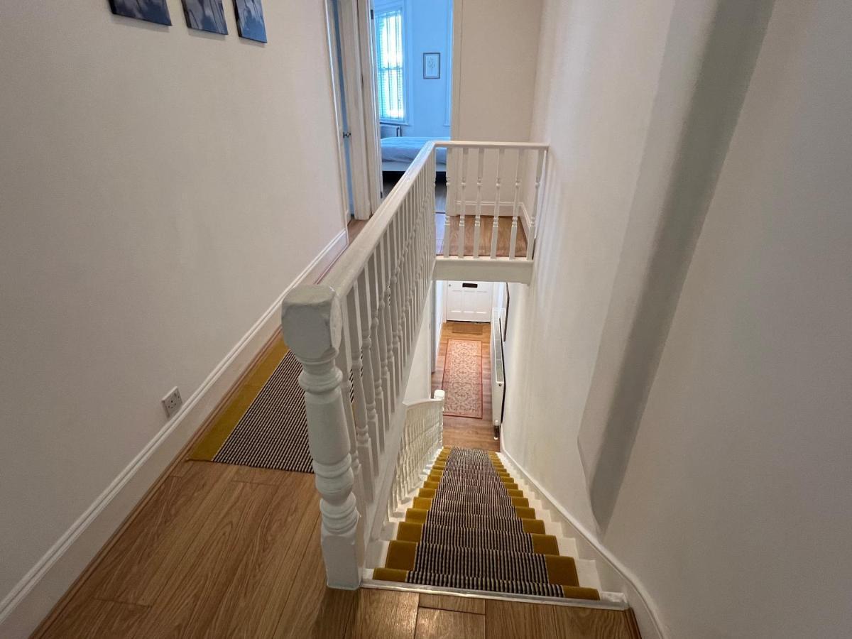 4 Bed House 10 Min Walk To Tube Сasa de vacaciones *
