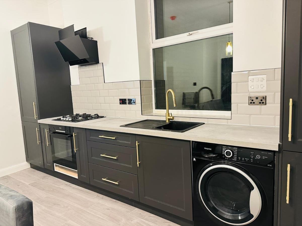 Newly Refurbished 1bedroom 4 Mins Walk To Crystal Palace Station *
