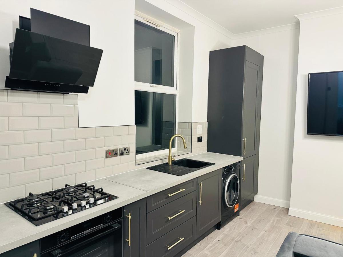 Newly Refurbished 1bedroom 4 Mins Walk To Crystal Palace Station London
