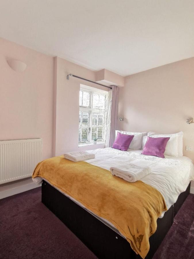 1 Bed- Flat In Kings Cross * London