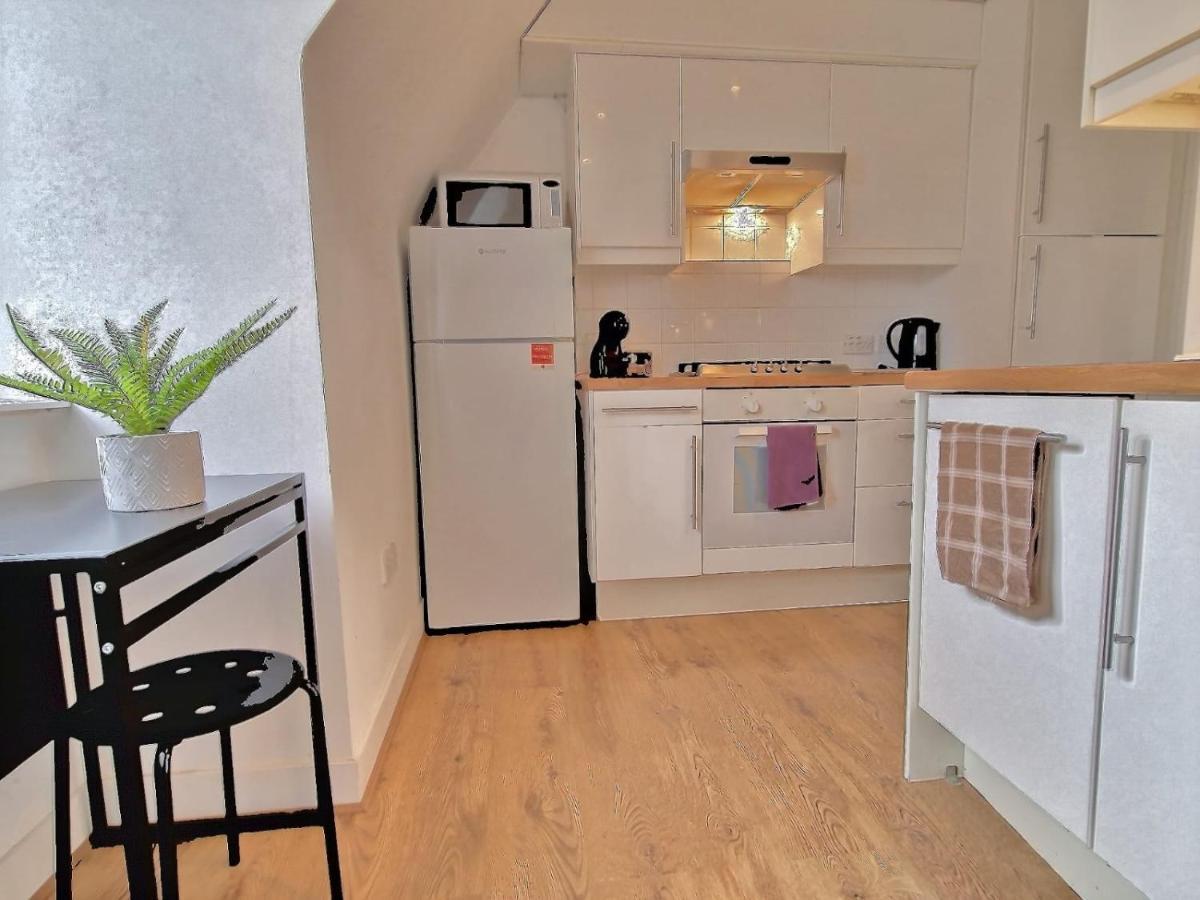 1 Bed- Flat In Kings Cross * London