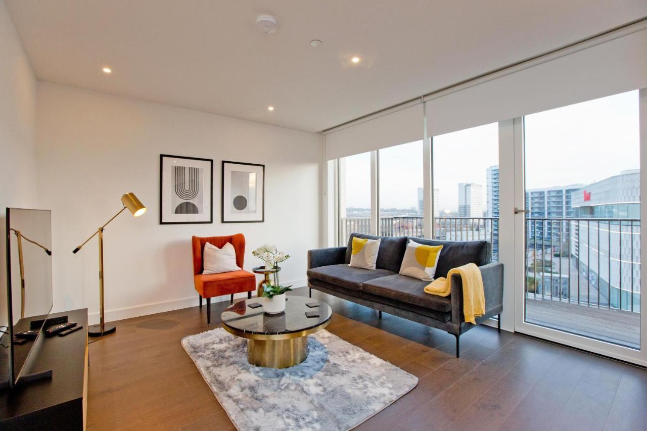 Fabulous Westfield 2 Bed * London