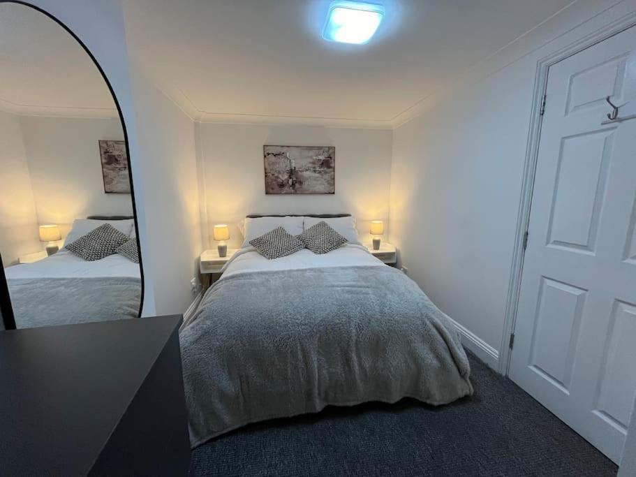 Modern & Stylish Haven In Heart Of Leilighet London