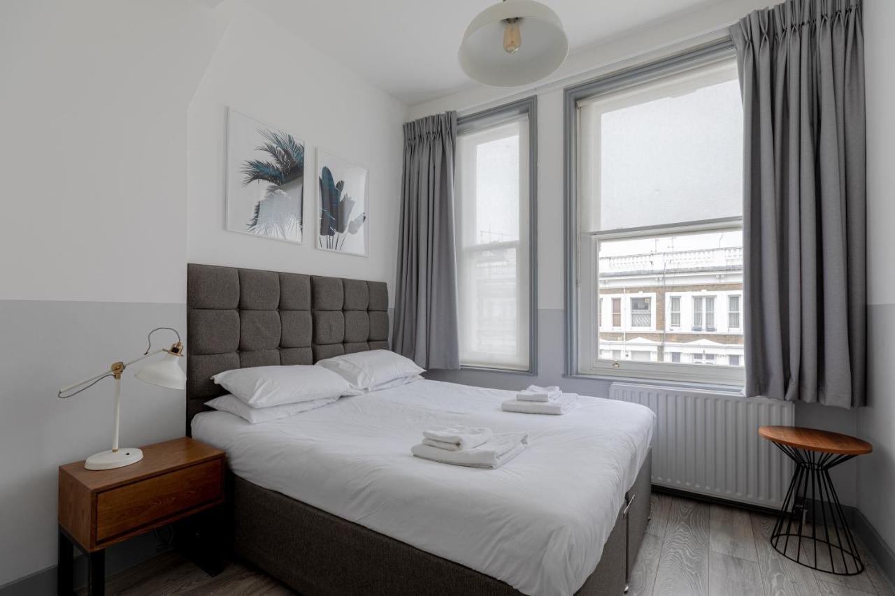Modern Kensington Apartment *