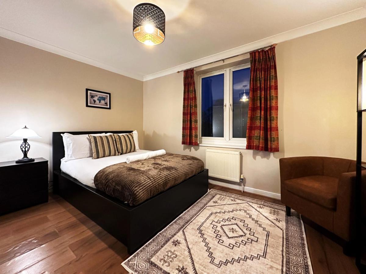 Tina Place In Tower Hill - 2 Double Beds, Max 4 People, Great Location In Apartment *