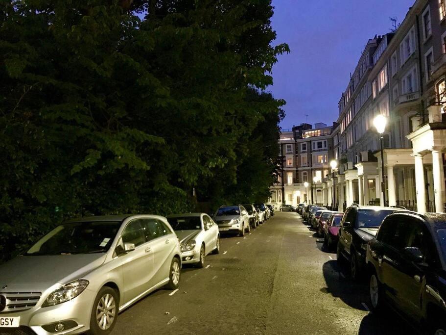 Stunning 2 Bed/2bath Flat In Heart Of Kensington Leilighet *