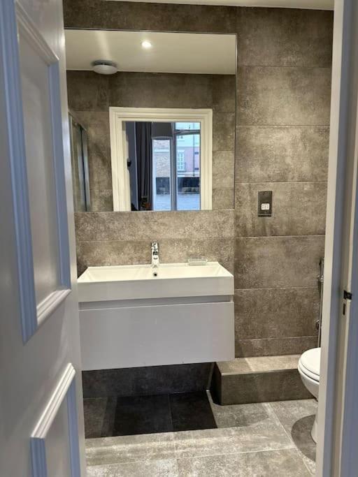 Leilighet Stunning 2 Bed/2bath Flat In Heart Of Kensington