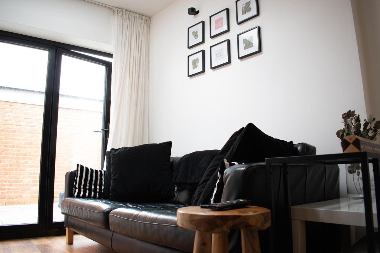 Sw - Stylish One Bedroom With Patio London
