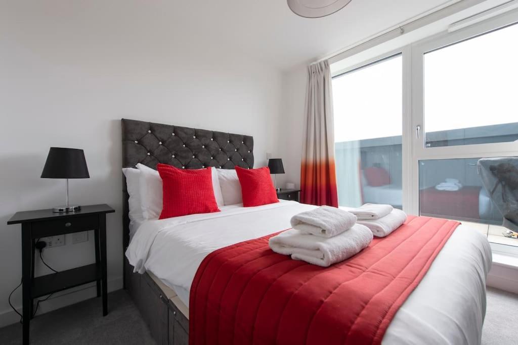 Finsbury Park Penthouse: Luxe Living Apartment *