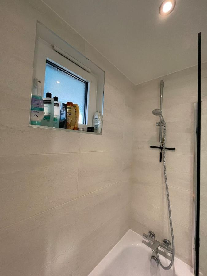 Bright 1bd Flat Wbalcony - Heart Of Brixton! * London