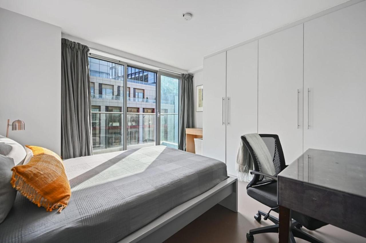 Sleek 2bd Flat Wterrace - 2 Mins From Farringdon!