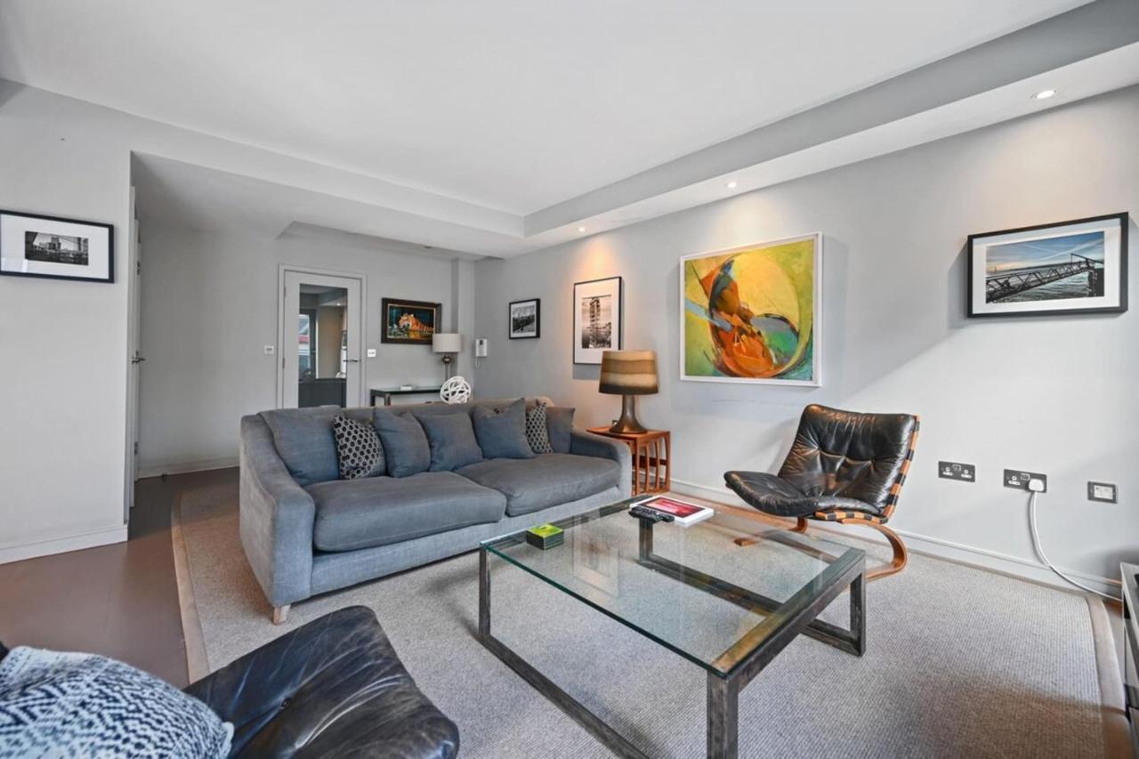 Sleek 2bd Flat Wterrace - 2 Mins From Farringdon!