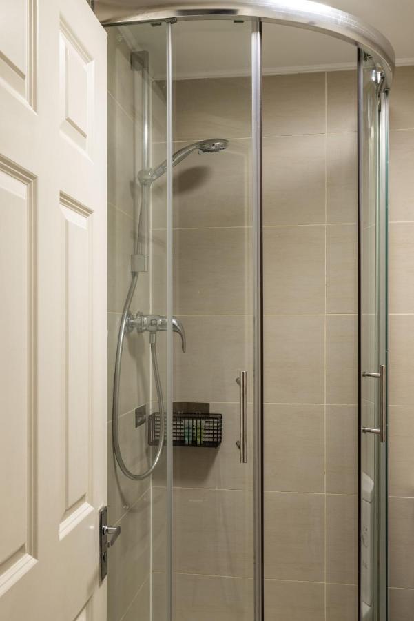 South Kensington Courtfield Gardens studio Apartment London
