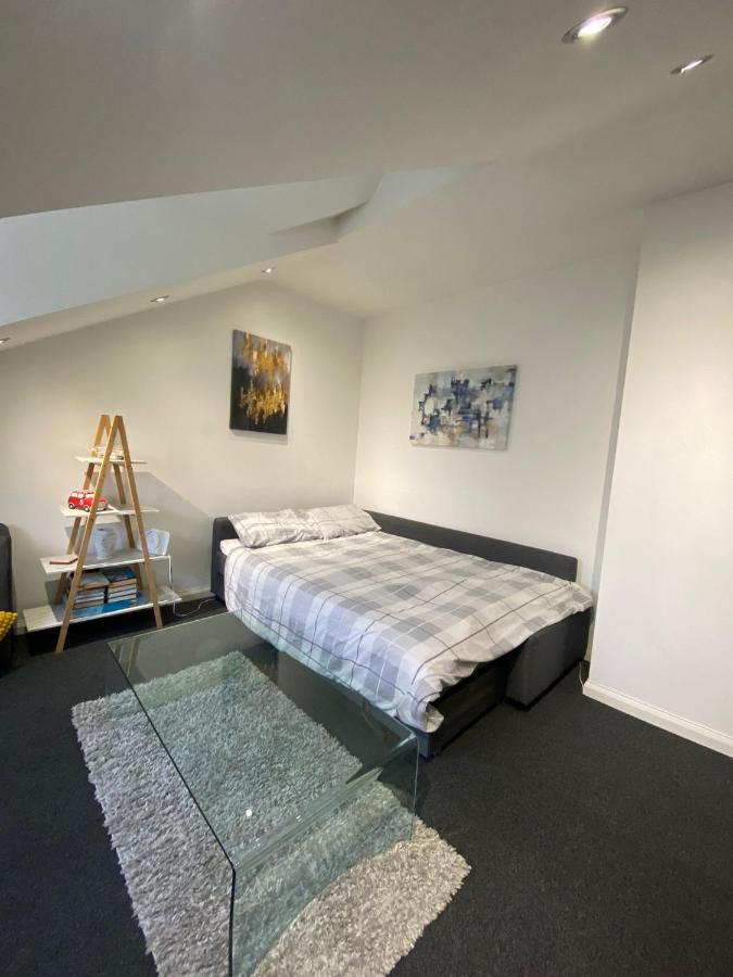 Impeccable 1-bed In Putney Village Apartment *