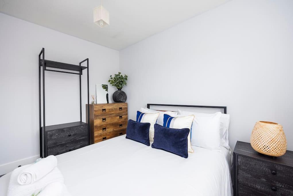 Stylish 3-bed East Contractors Parking Sleeps 5 Near Excel London