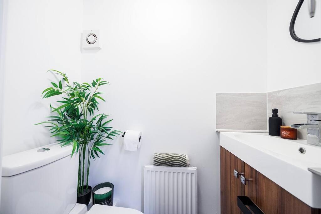 Ferienhaus Stylish 3-bed East Contractors Parking Sleeps 5 Near Excel *