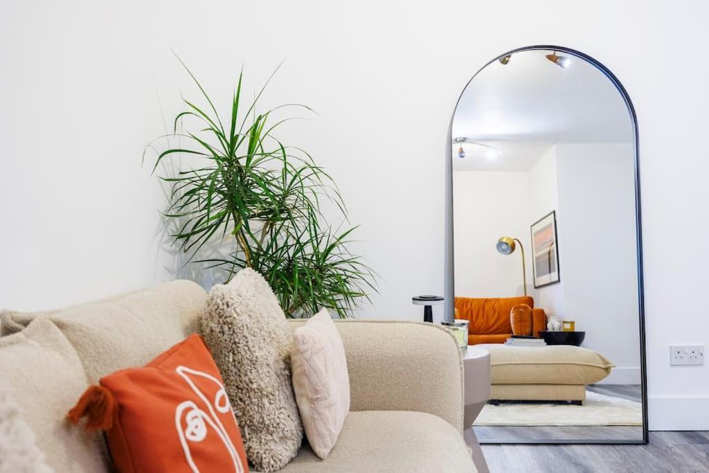 Stylish 3-bed East Contractors Parking Sleeps 5 Near Excel Holiday home