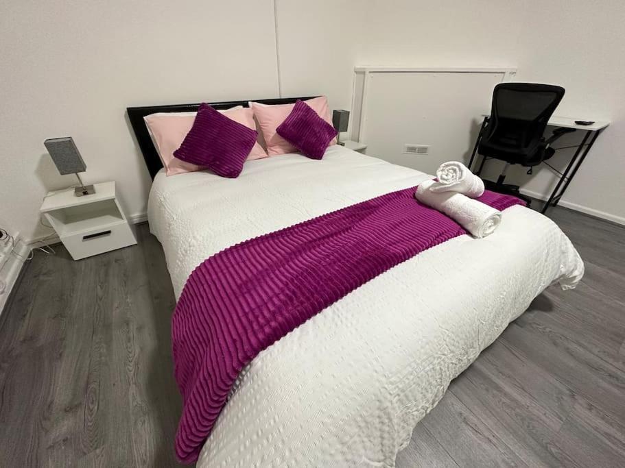 Apartment Super Double Bedroom Zone 1 London