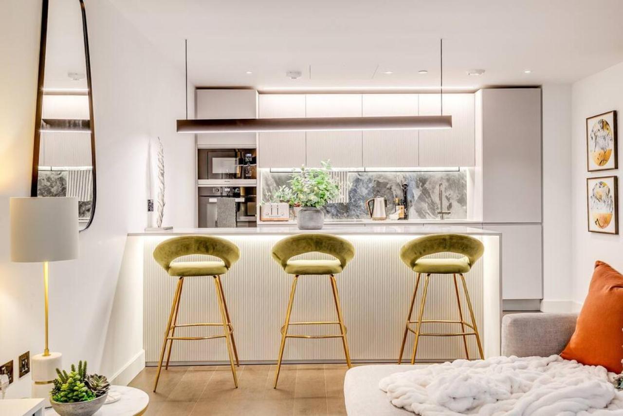 Apartment Sleek 2br Hideaway Balcony Near Westfield London
