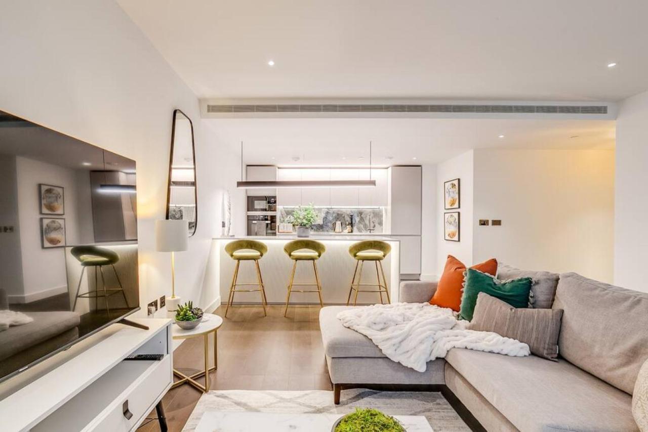 Sleek 2br Hideaway Balcony Near Westfield Apartment London