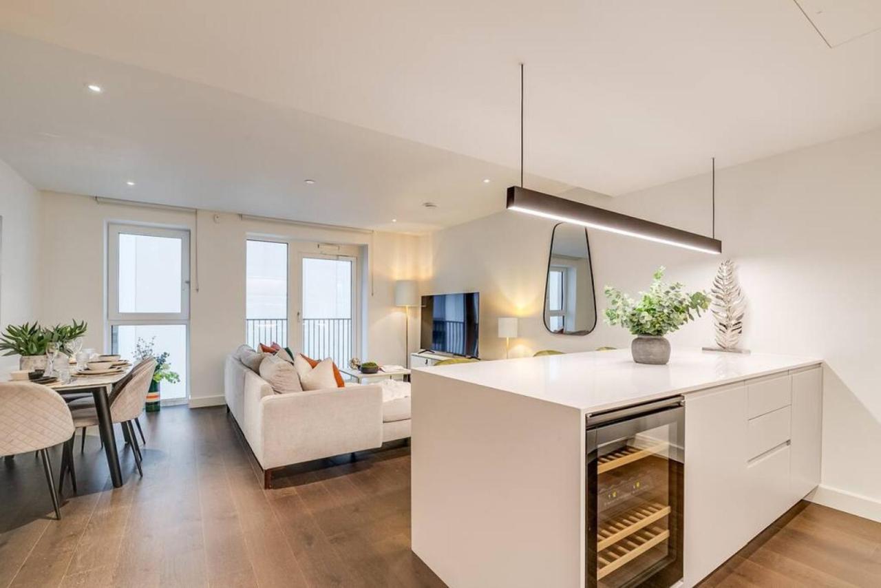 Apartment Sleek 2br Hideaway Balcony Near Westfield London