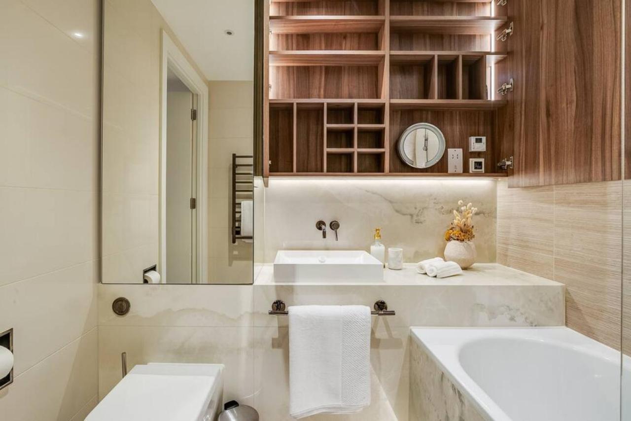 Sleek 2br Hideaway Balcony Near Westfield