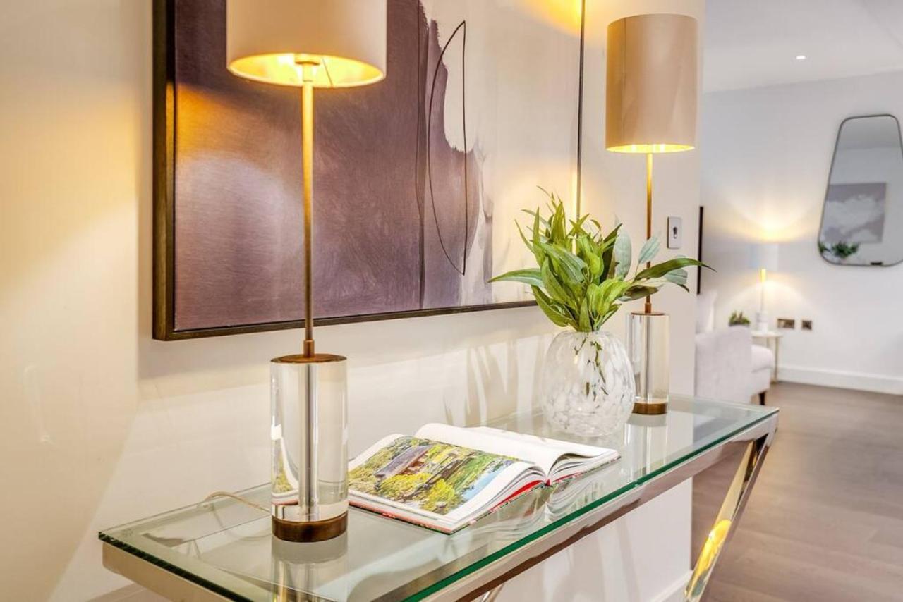 Sleek 2br Hideaway Balcony Near Westfield London
