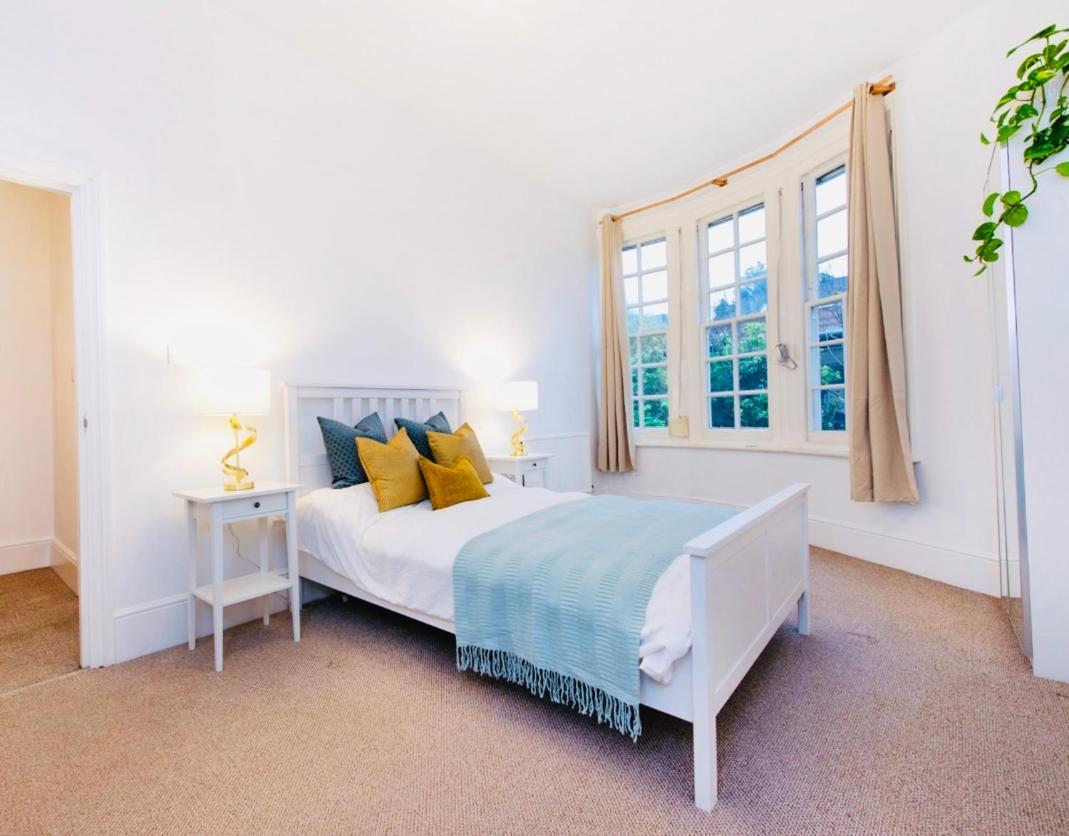Spacious & Charming Garden Flat -zone 2- Great For Access Appartement Londen