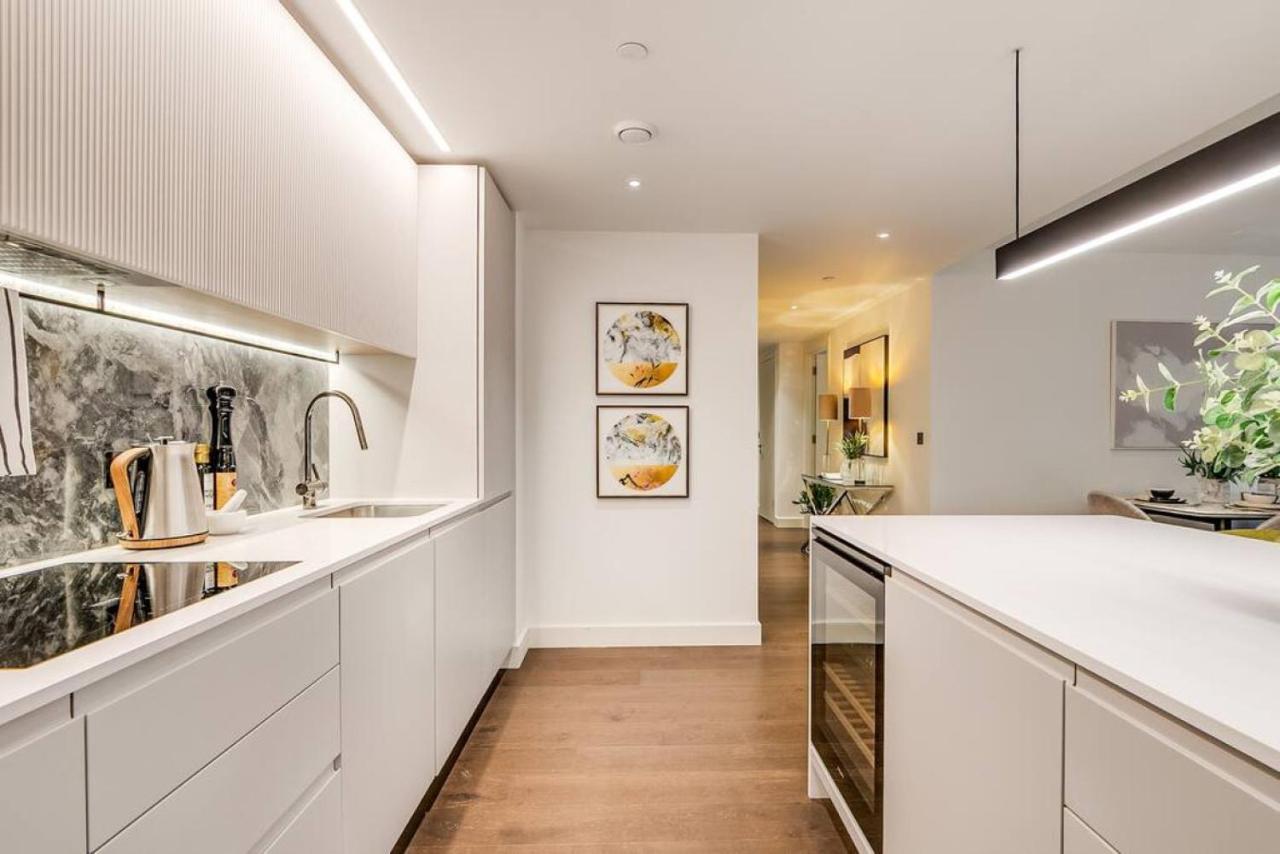 Sleek 2br Hideaway Balcony Near Westfield Apartment *