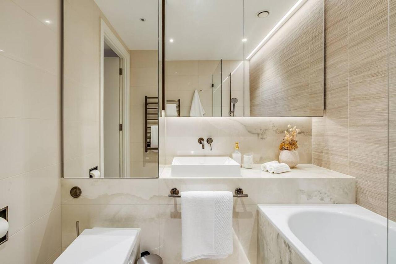 Sleek 2br Hideaway Balcony Near Westfield *