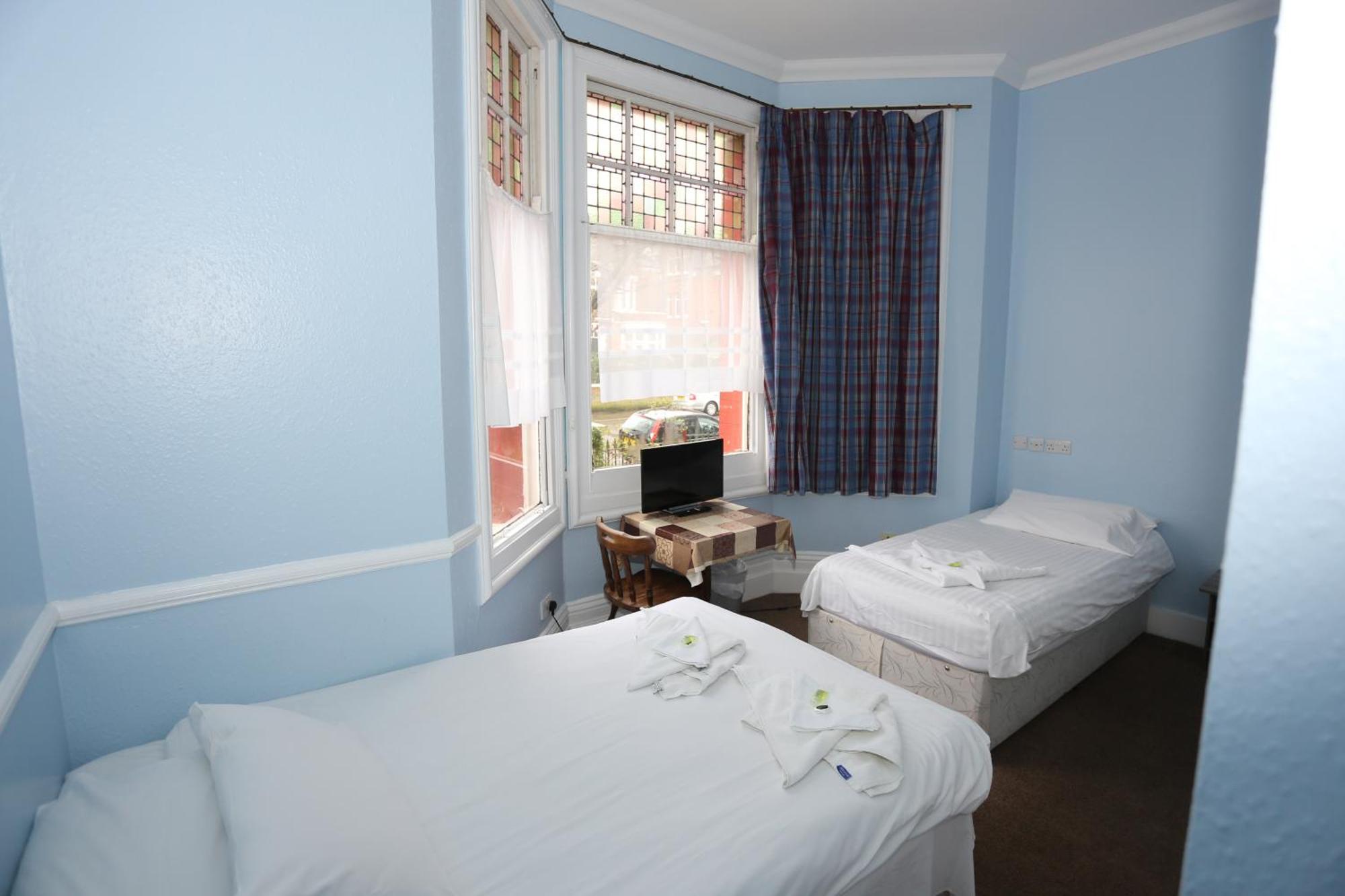 Charlie Hotel 2*