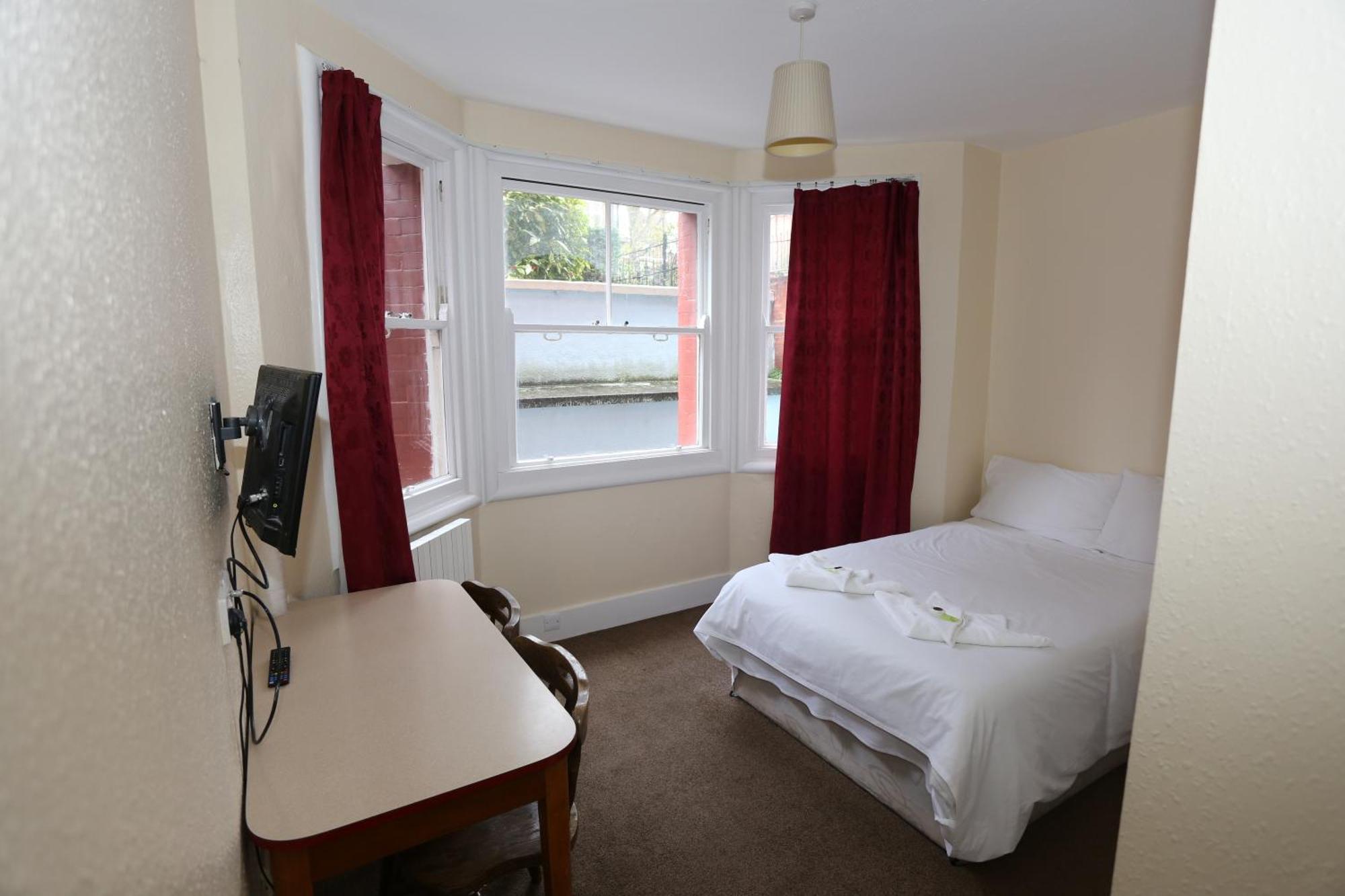 Charlie Hotel 2*