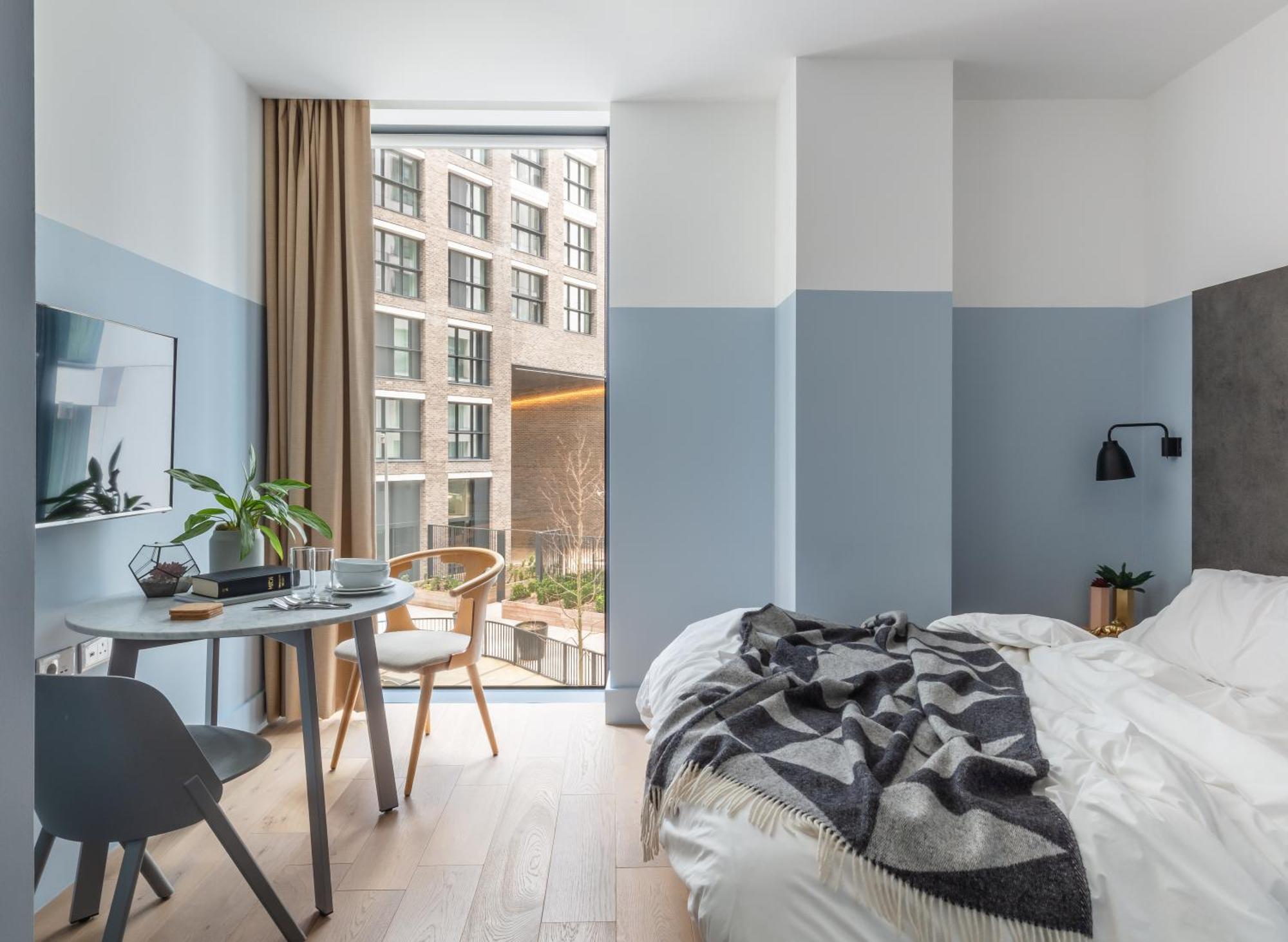 Hotel Leman Locke 4*