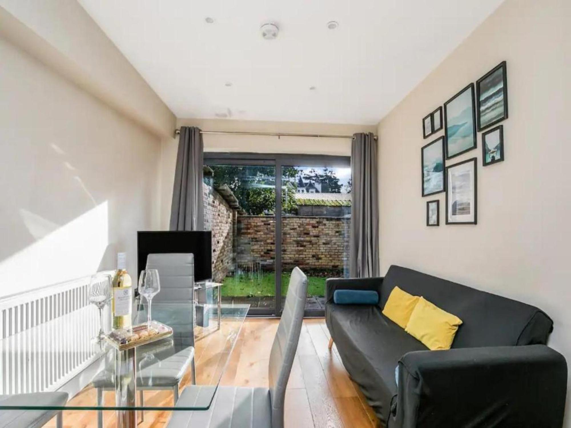Pass The Keys Ealing Queen Of The Suburbs 2bd * Londen