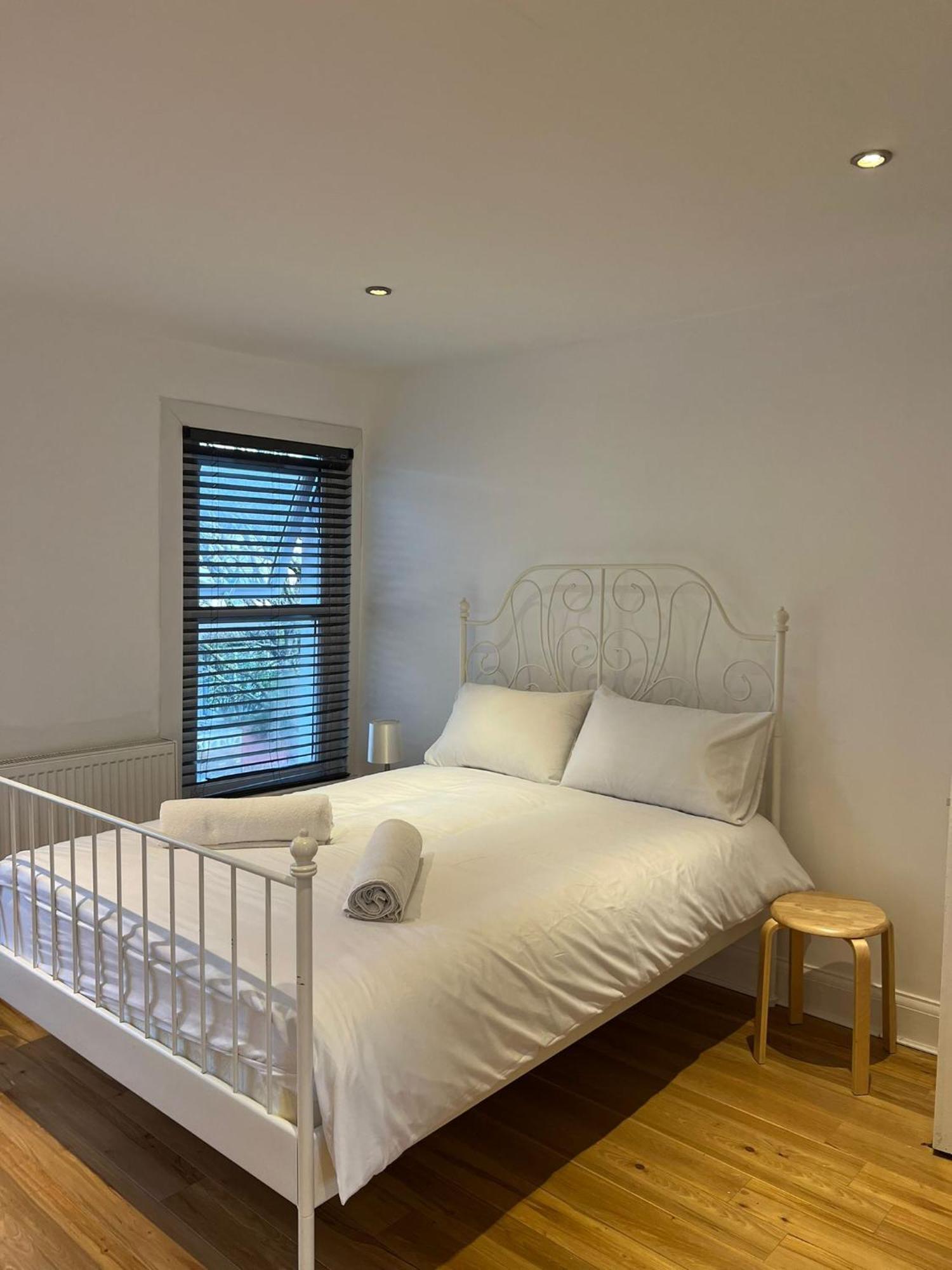 93 West Road London