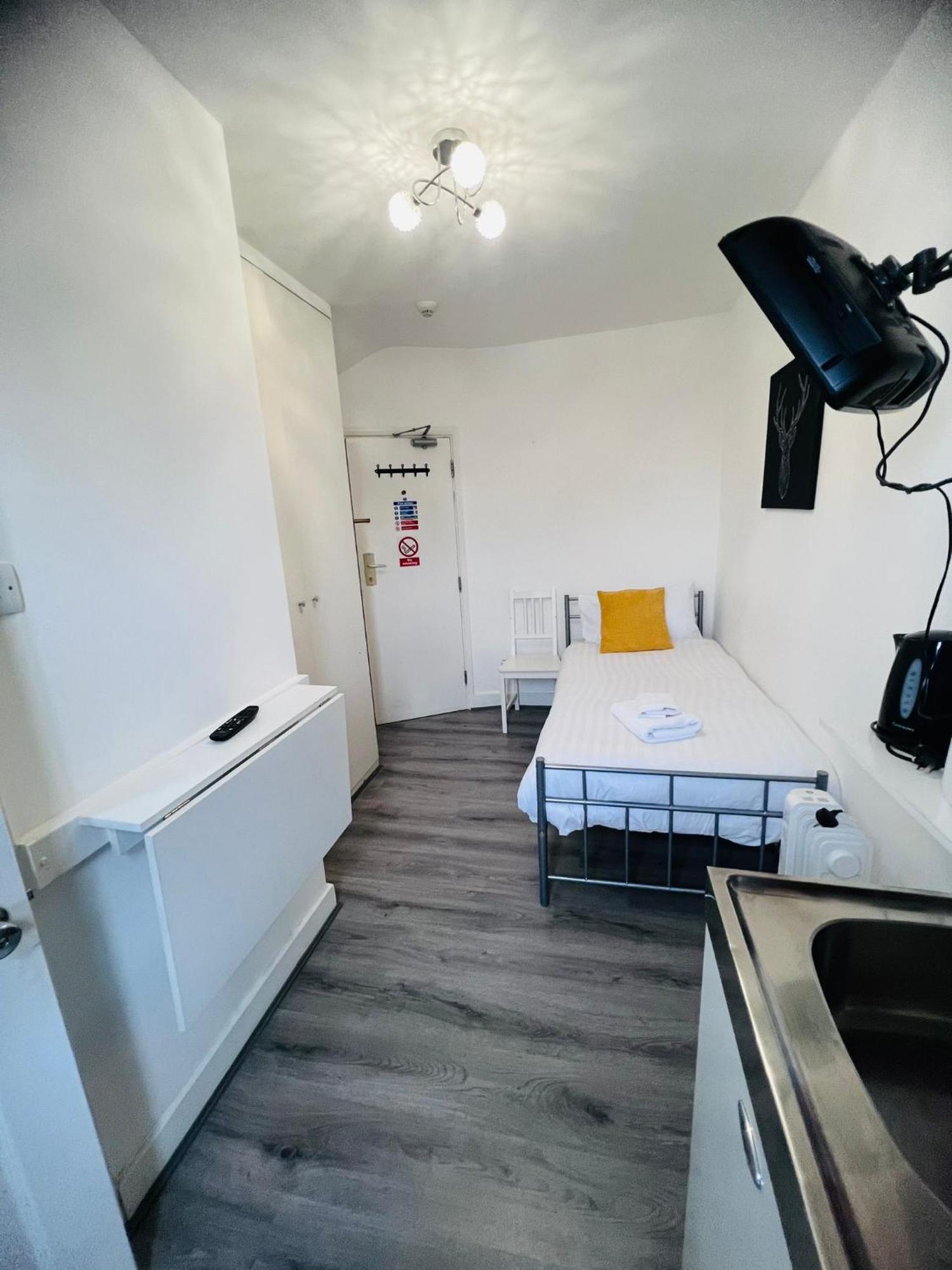 F19- Bright Studio For 1 Near Paddington Appartement Londen