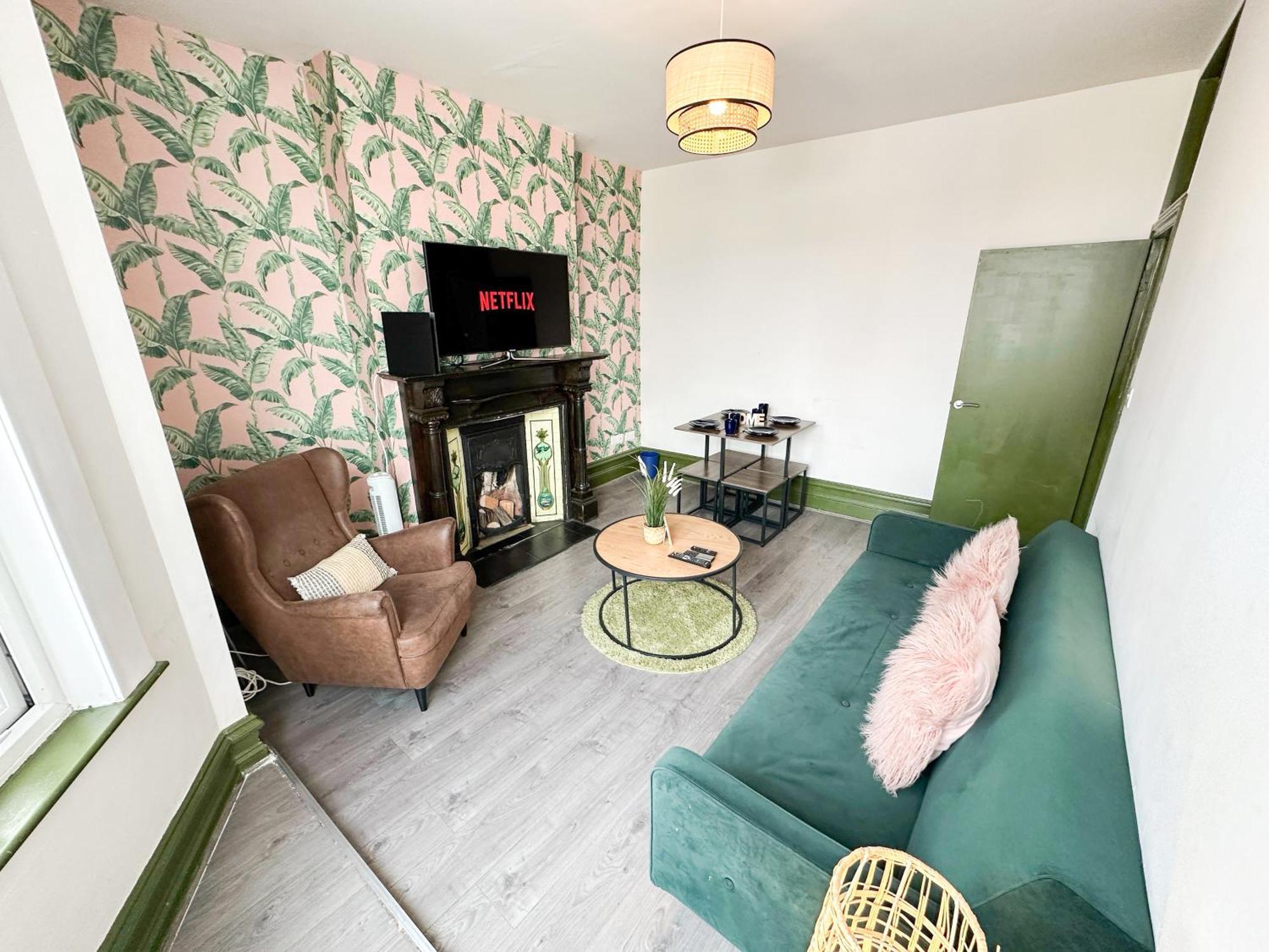2 Bedroom Flat With Indoor Fireplace In Shepherds Bush, Near White City Appartement *