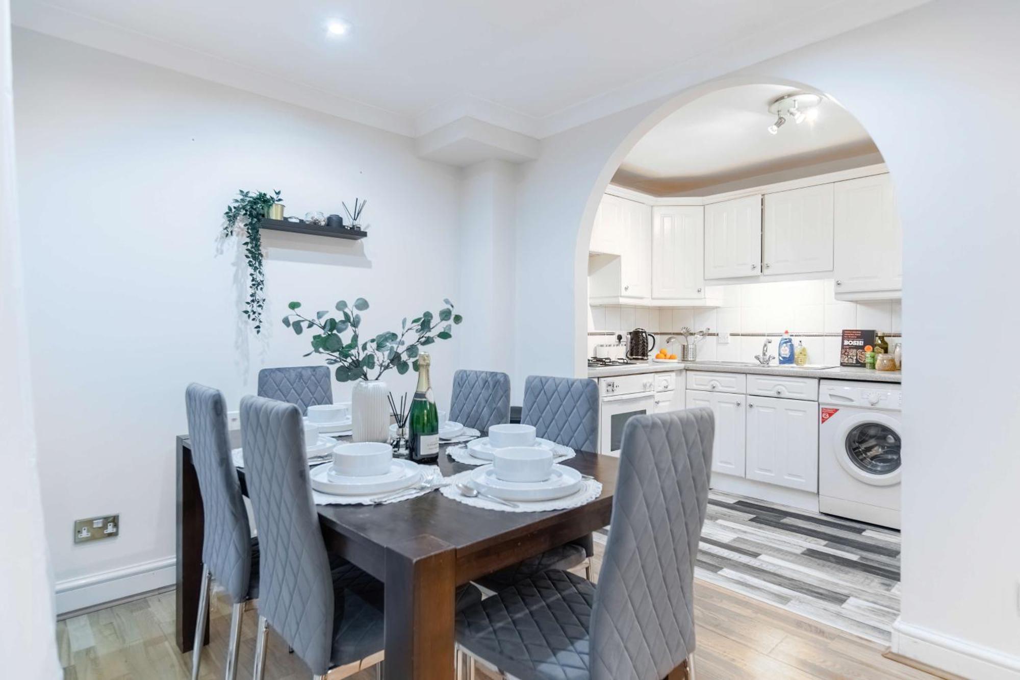 Feriehus Chic 3-bed Mews Townhouse St John's Wood With Free Wifi London
