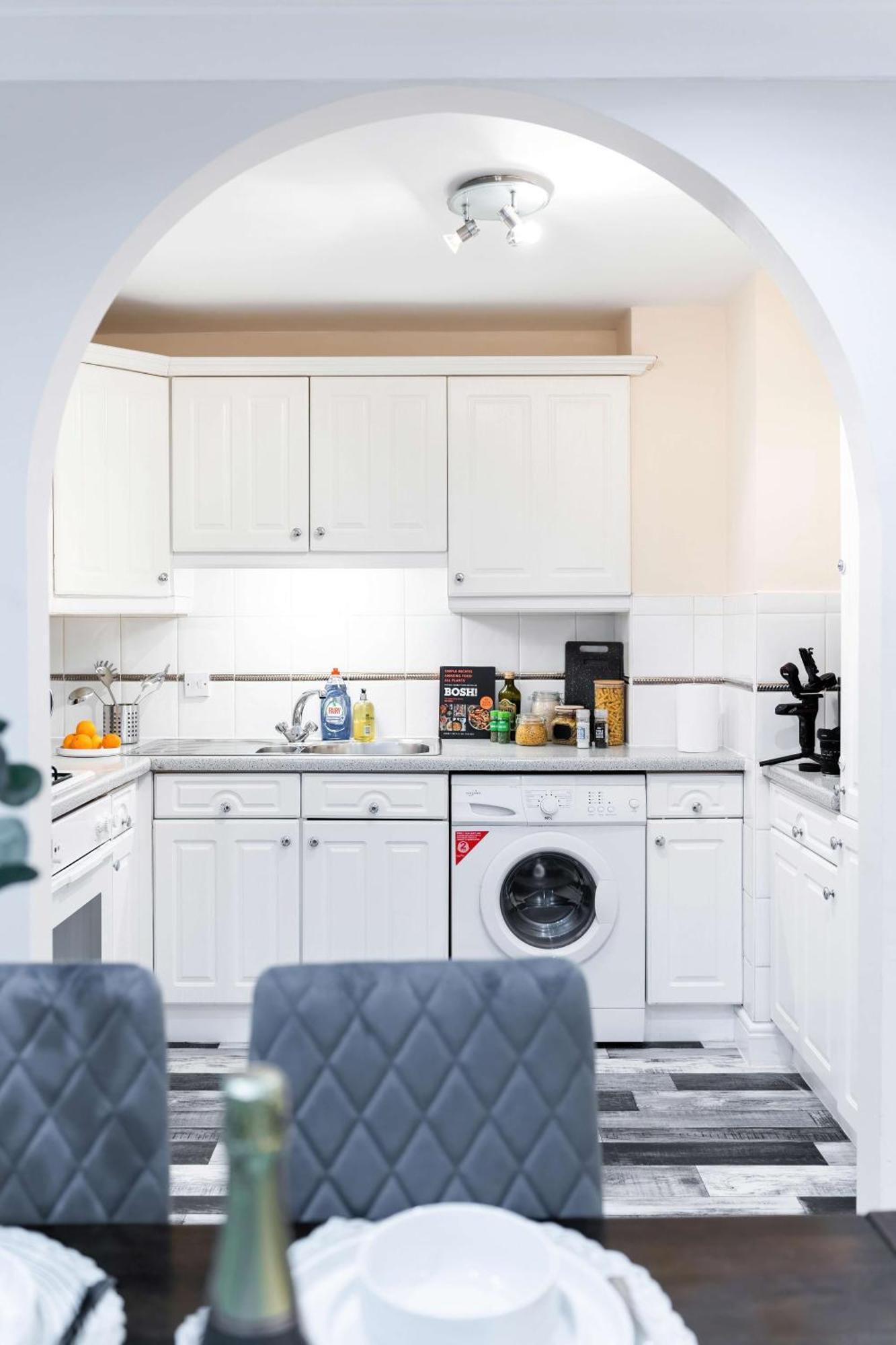 Feriehus Chic 3-bed Mews Townhouse St John's Wood With Free Wifi London