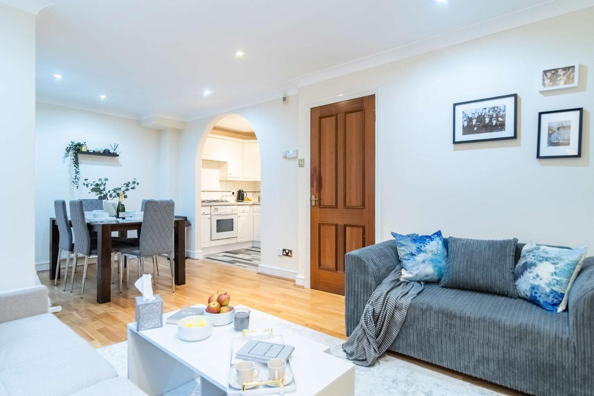 Feriehus Chic 3-bed Mews Townhouse St John's Wood With Free Wifi London