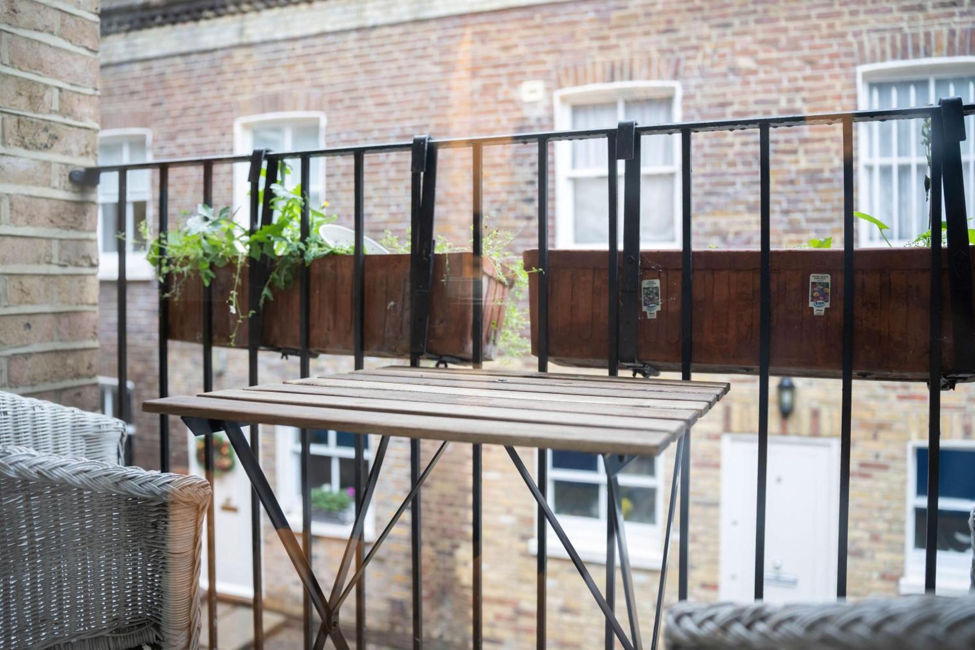 Feriehus Chic 3-bed Mews Townhouse St John's Wood With Free Wifi London